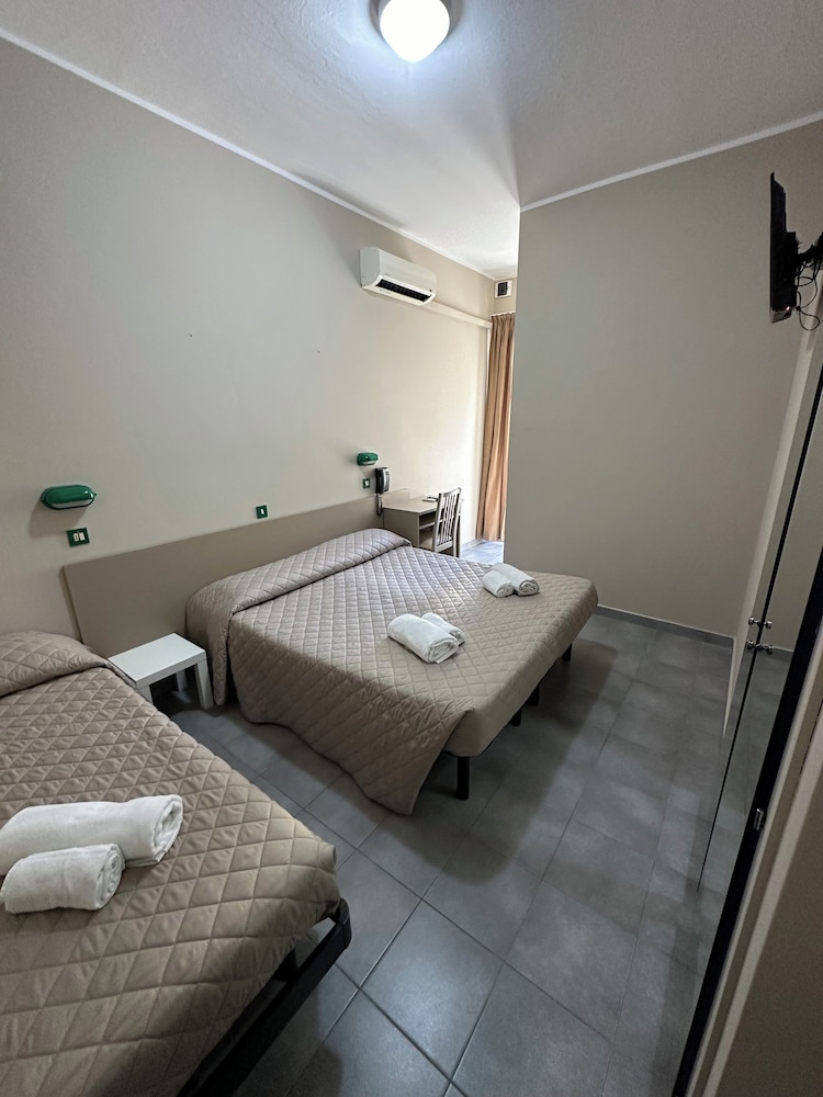 Hotel Austria 12/27