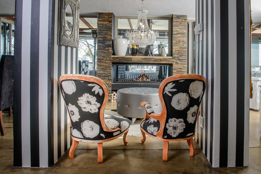 Francolin Lodge 8/50
