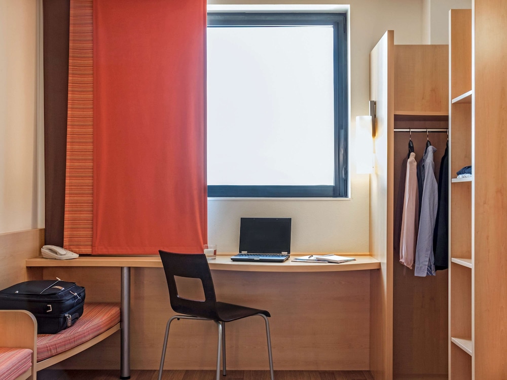 IBIS BARCELONA RIPOLLET 63/72
