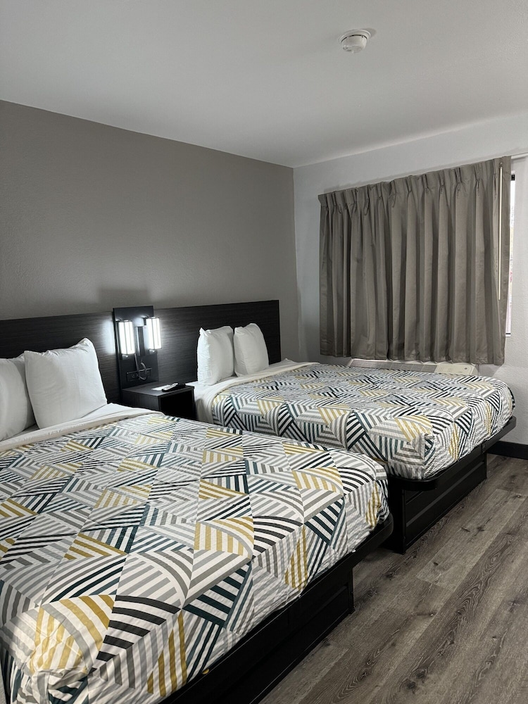 Standard, 2 Double Beds