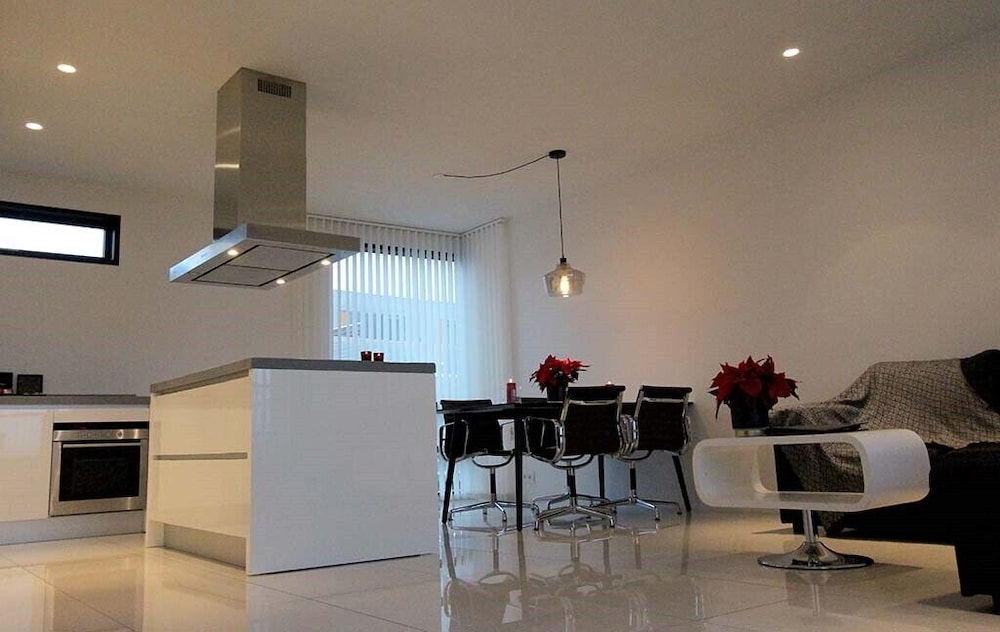 Black Pearl Luxury Apartments 57/67