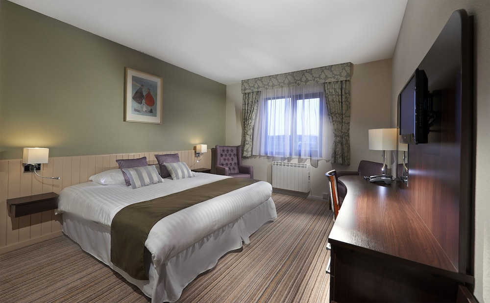 Peninsula Hotel Guernsey 7/37
