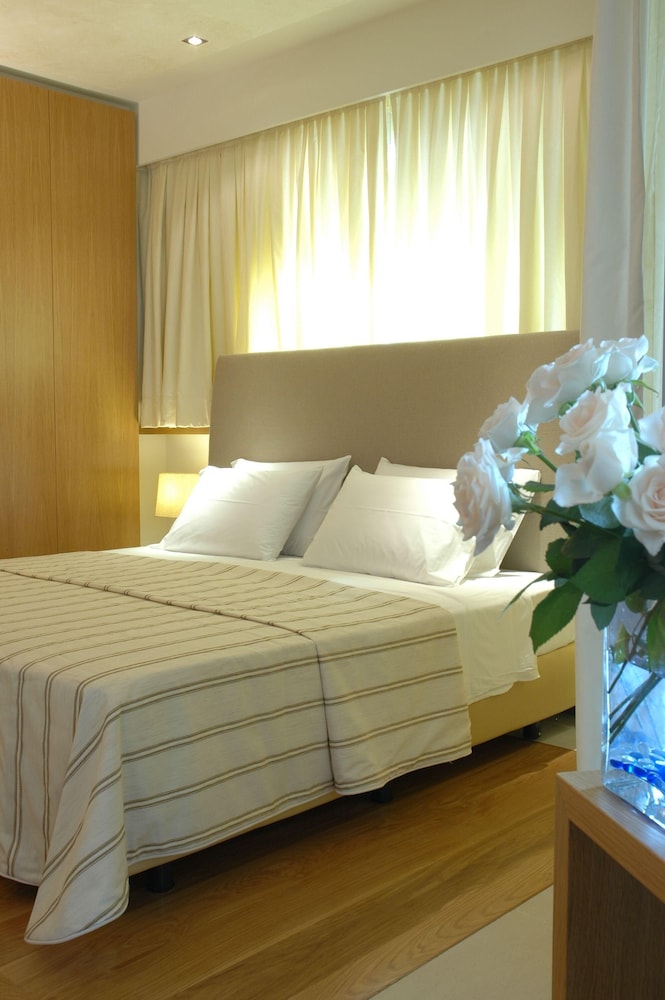 SUPERIOR, KING BED, CITY VIEW