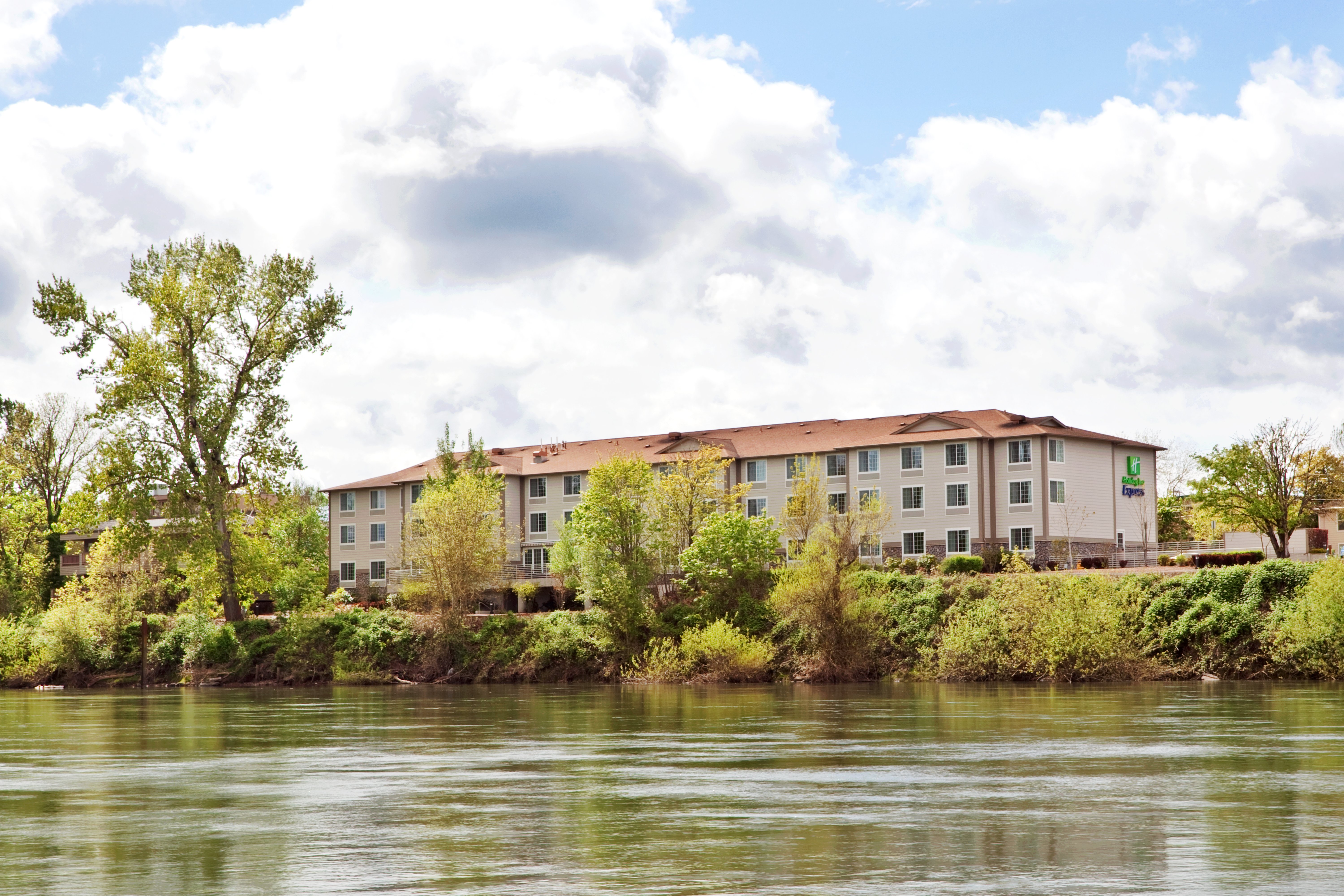 Holiday Inn Express Corvallis-On The River 73/76