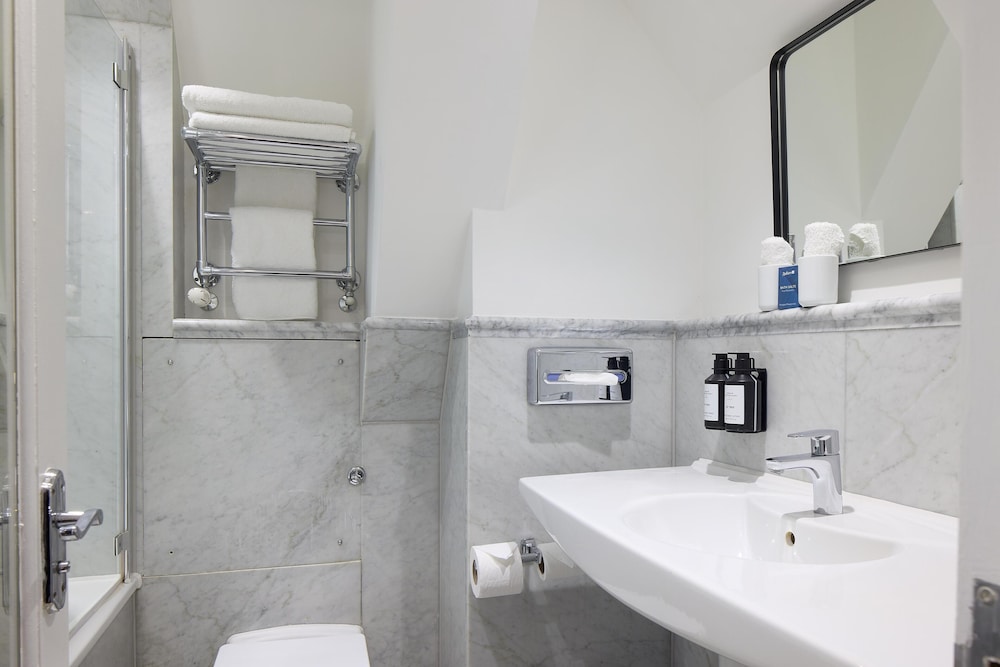 Radisson Blu Hotel, London Tottenham Court Road 48/49