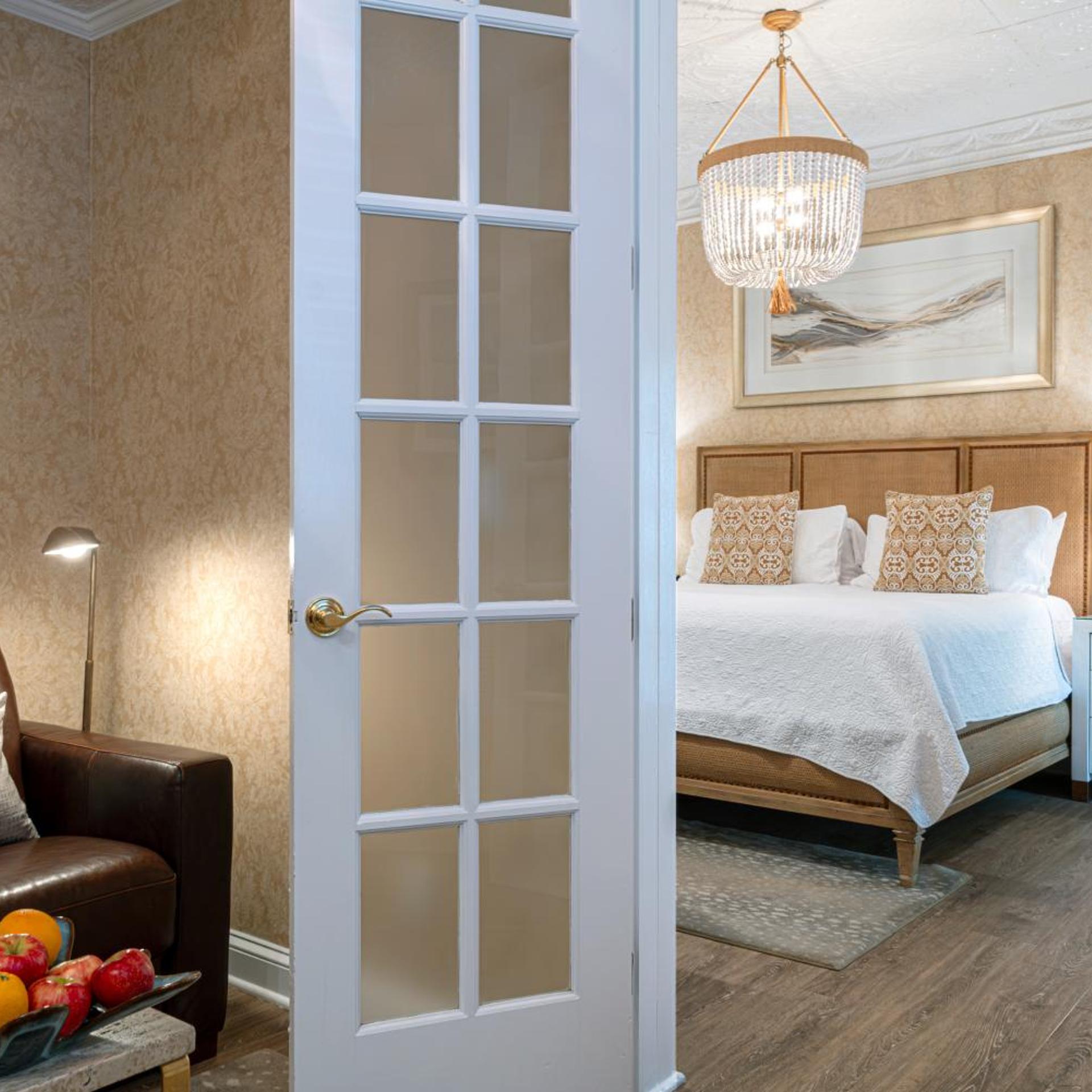 جناح بسرير كينج، The Chateau Inn and Suites 3/5