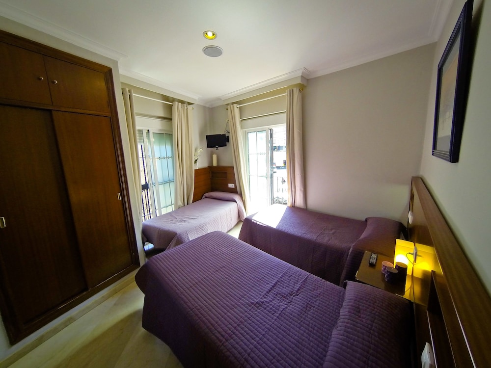 Hostal La Muralla 9/48