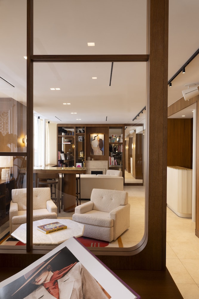 Padam Hotel 8/50