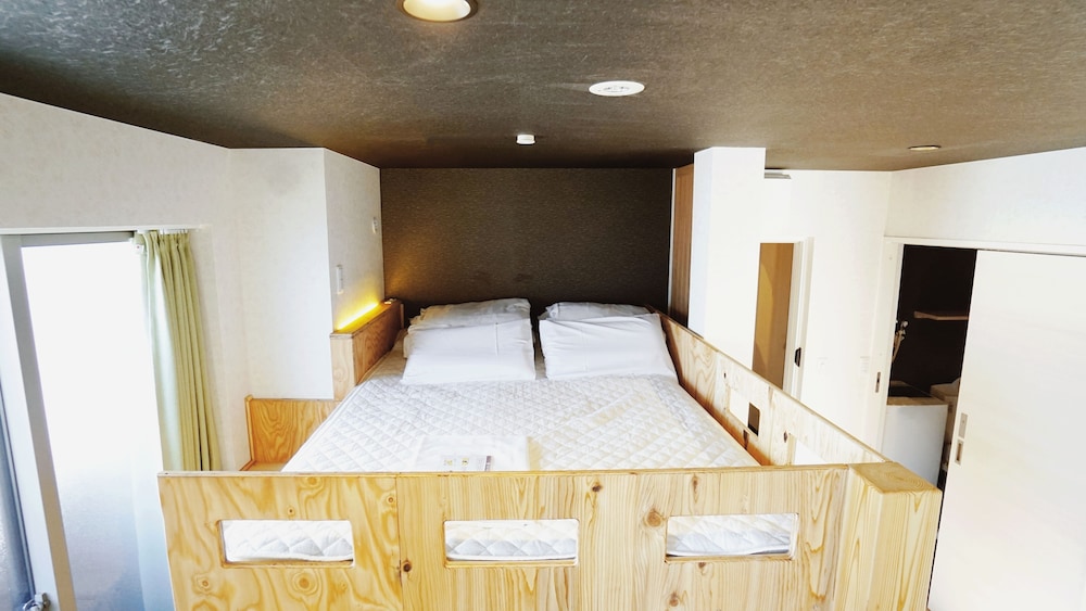 Poly Hostel Osaka 30/60