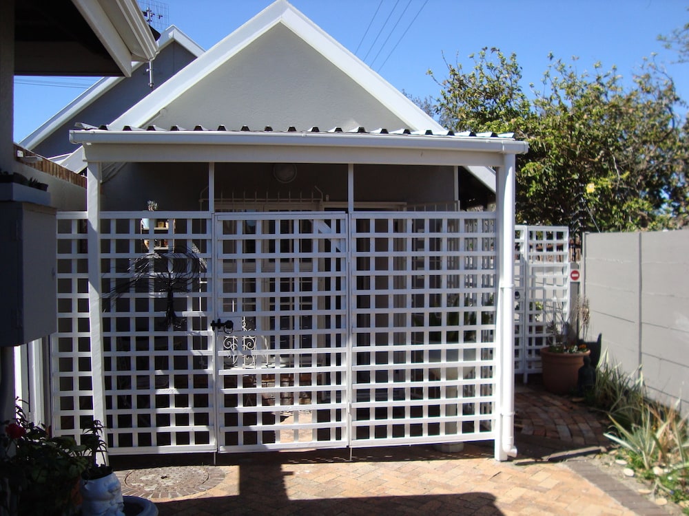 Brookdale House 1/32