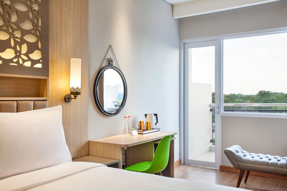 IBIS STYLES CIKARANG 35/35