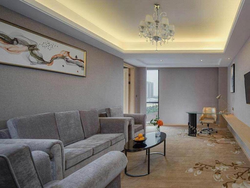 Vienna Hotel (Zhongshan Xiaolan High Speed Railway Station) 38/59