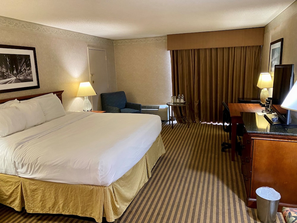 Radisson Hotel Philadelphia Northeast 11/79