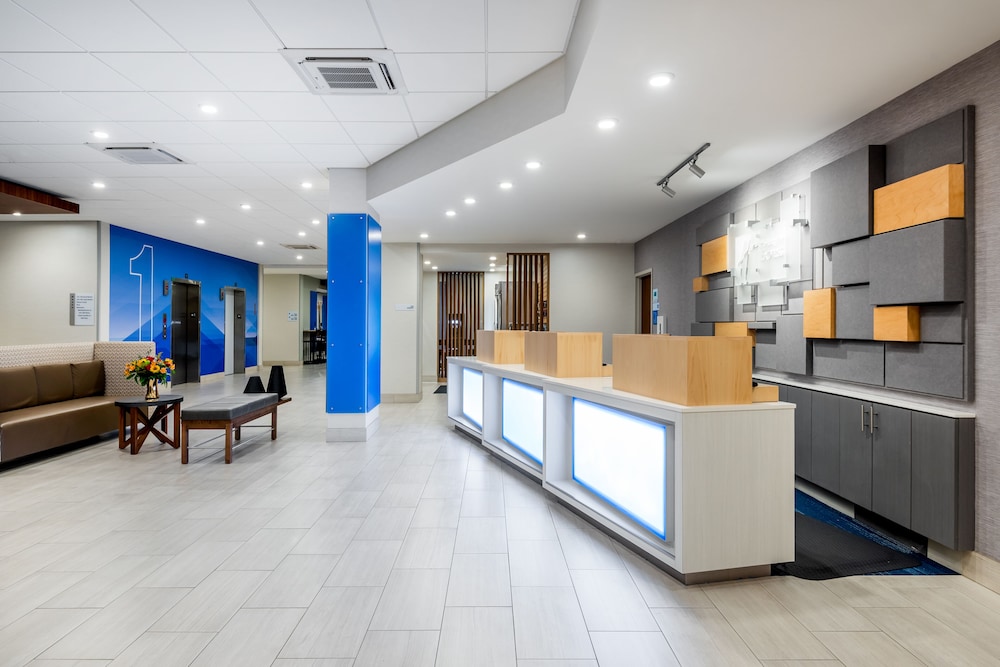 Holiday Inn Express And Suites Santa Ana Orange County an IHG Hotel 6/57