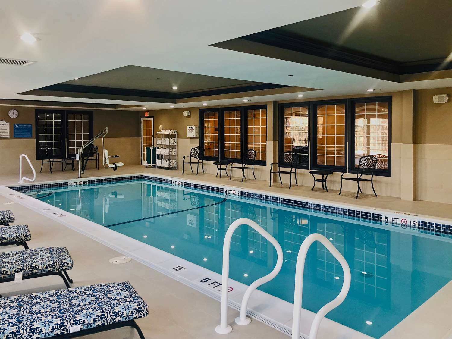 Comfort Inn & Suites Sturbridge-Brimfield 8/54