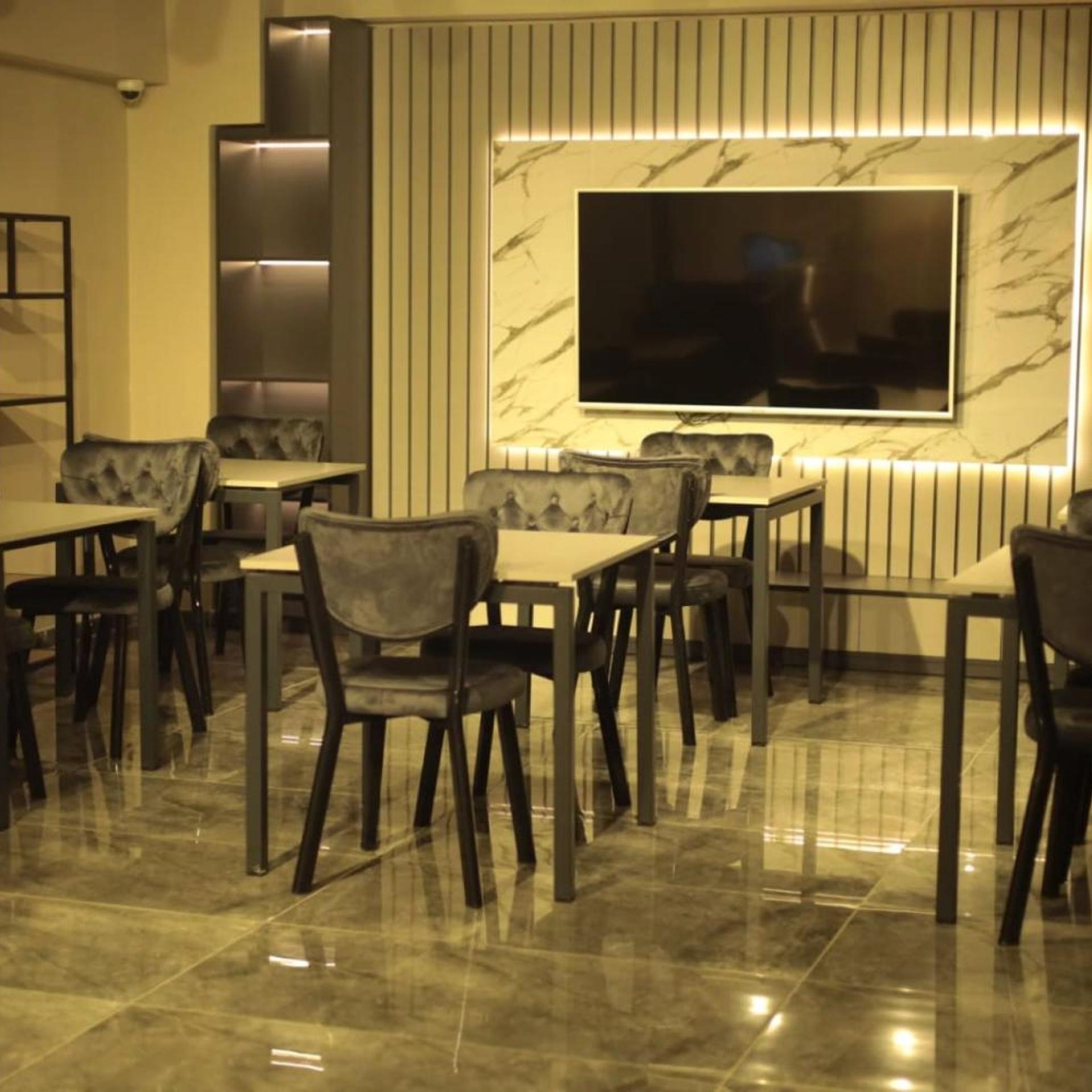 BZN Airport Hotel 17/21