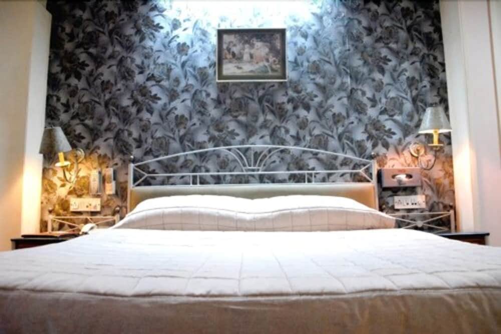 Hotel Gurukripa 25/50