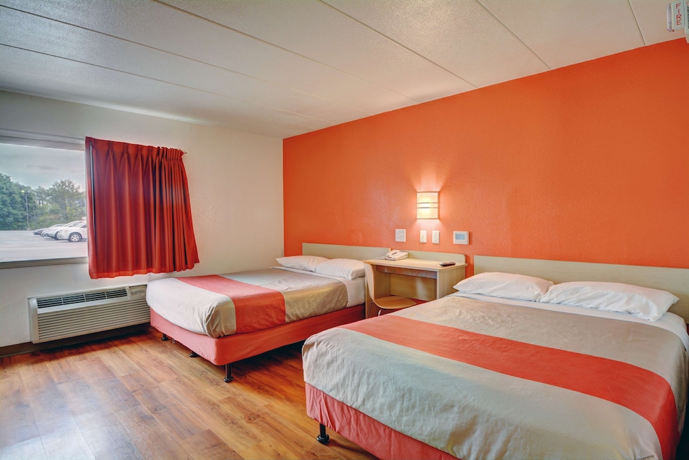 Motel6 Seekonk, MA - Providence East 24/39