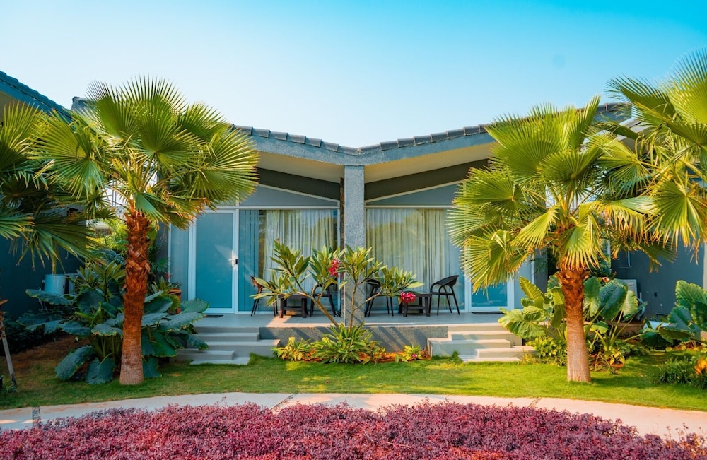 Basalt Paradise Resort And Spa 37/38