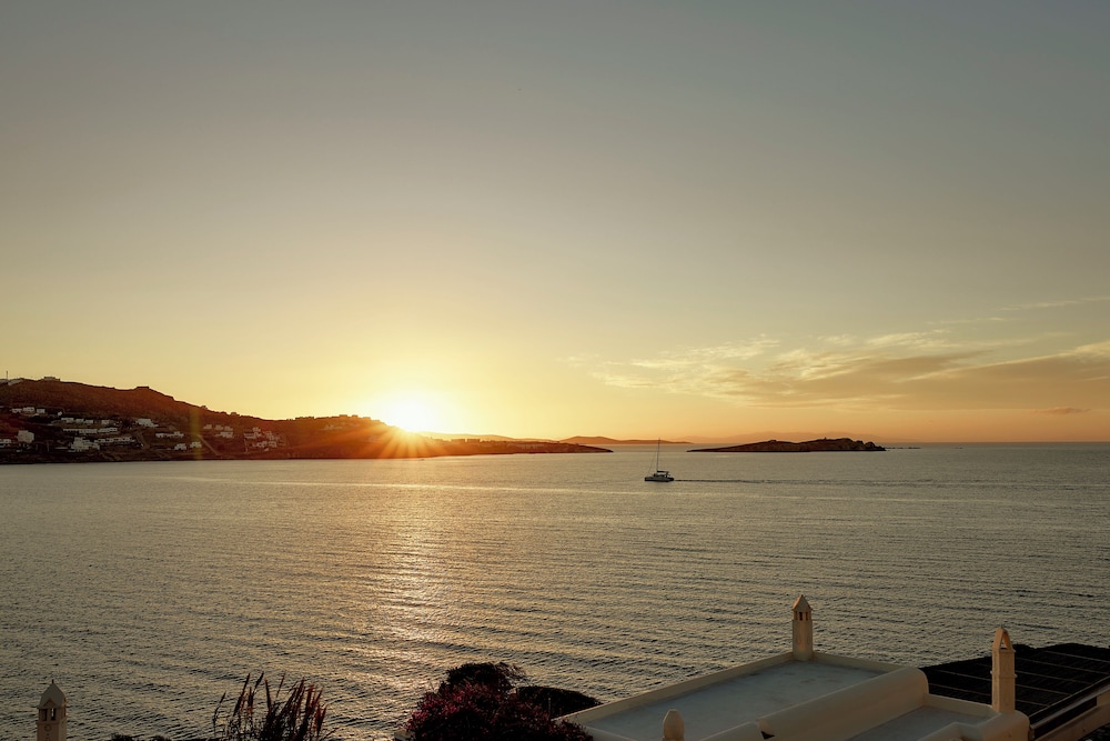 Mykonos Adonis Hotel 70/76