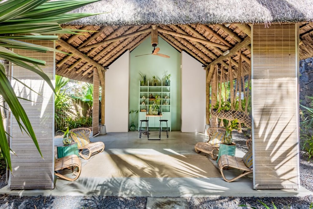 Tropical Attitude - Adults Only 40/72