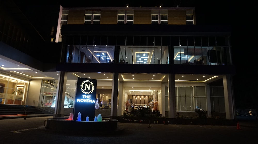 Novena Hotel by Azana 1/36