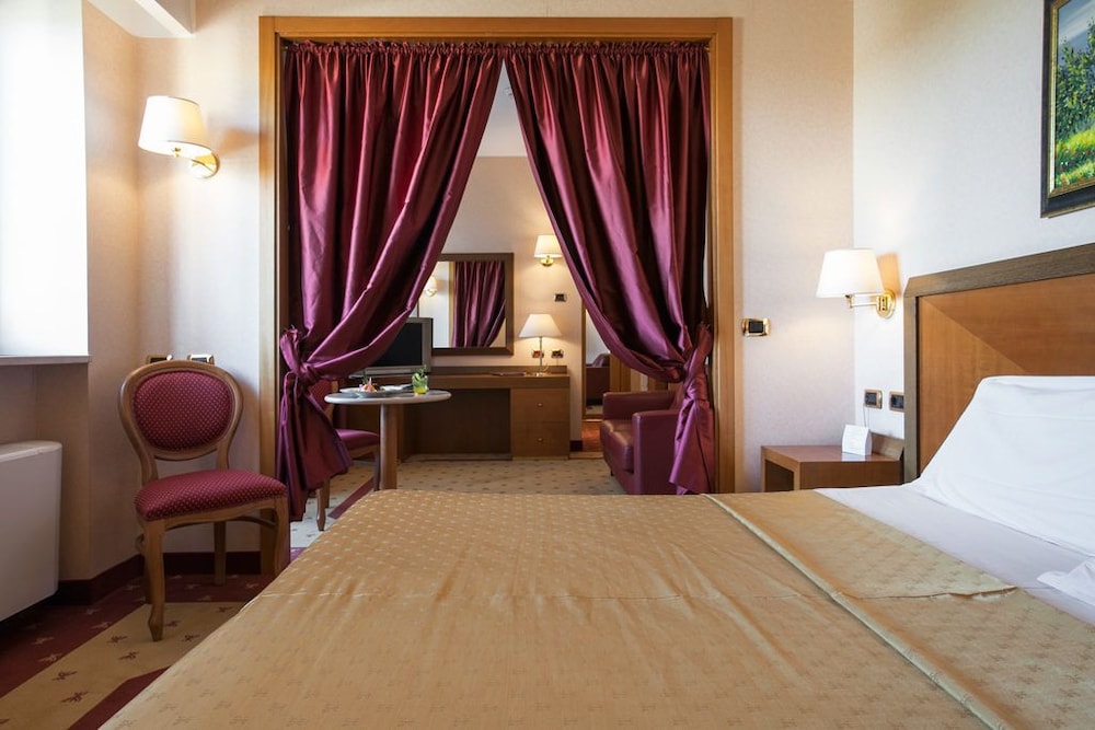 Grand Hotel La Chiusa Di Chietri 17/50