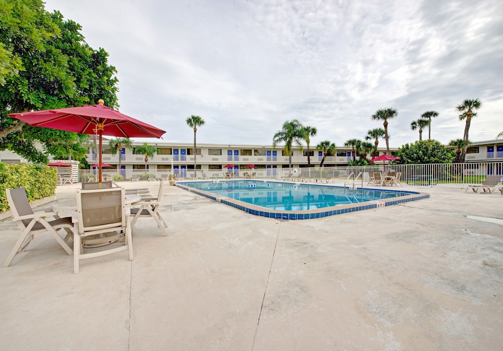 Motel6 Cocoa Beach, FL 9/61