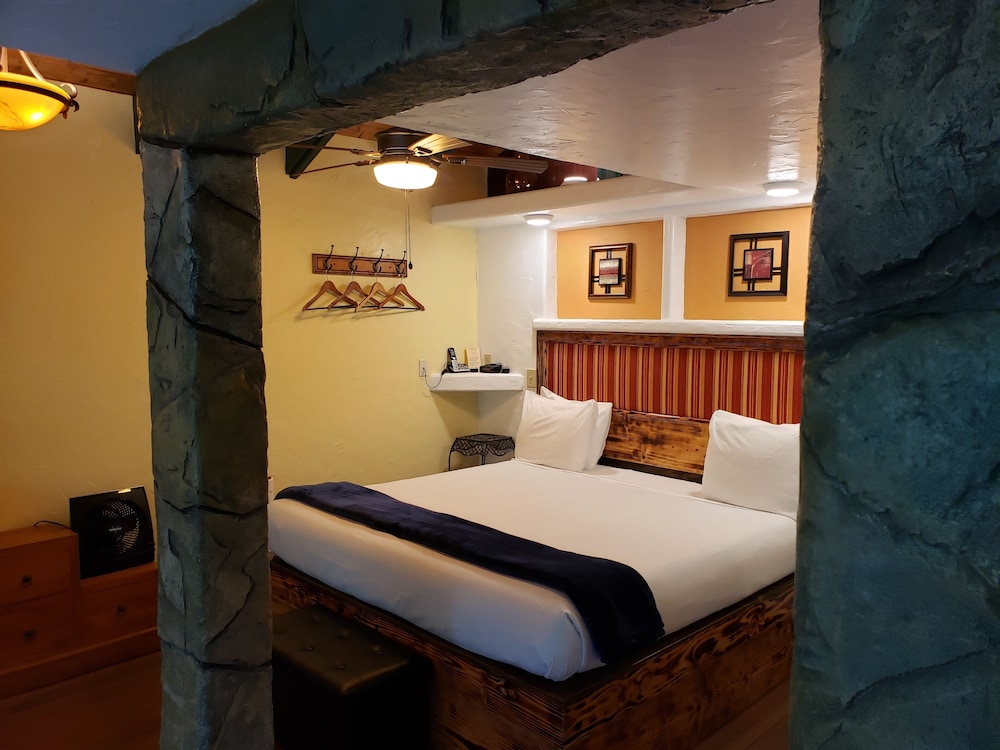 KILAUEA HOSPITALITY GROUP 21/69