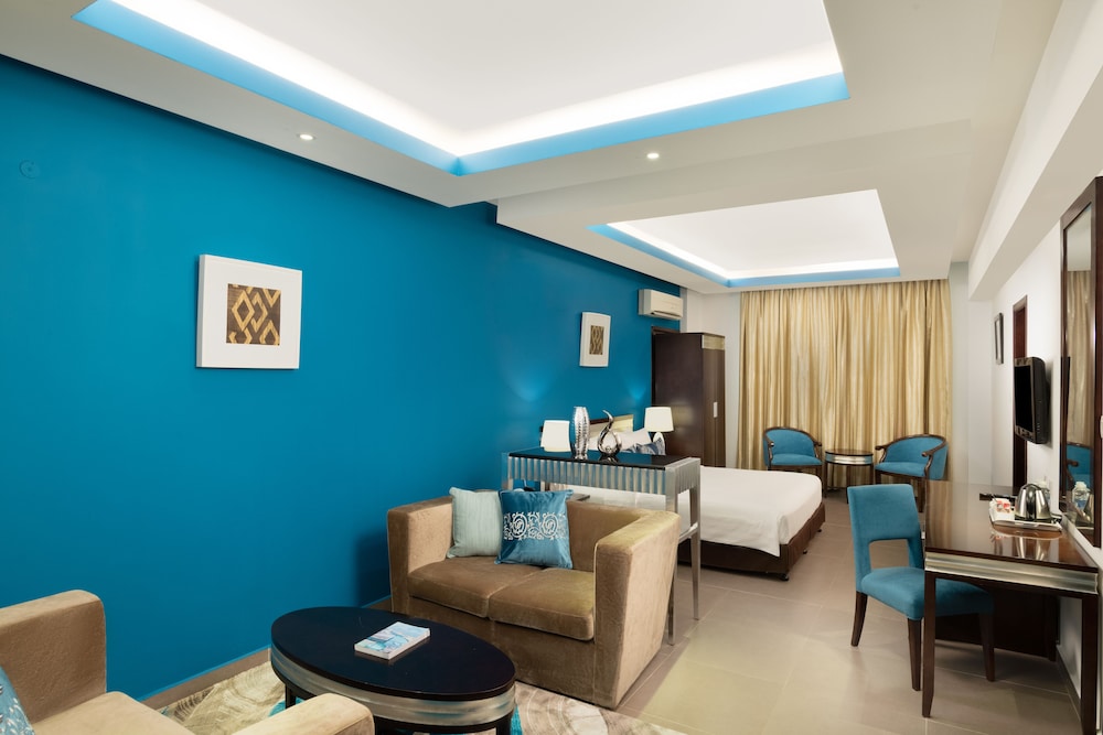 Al Hail Waves Hotel Managed By Centara 56/78