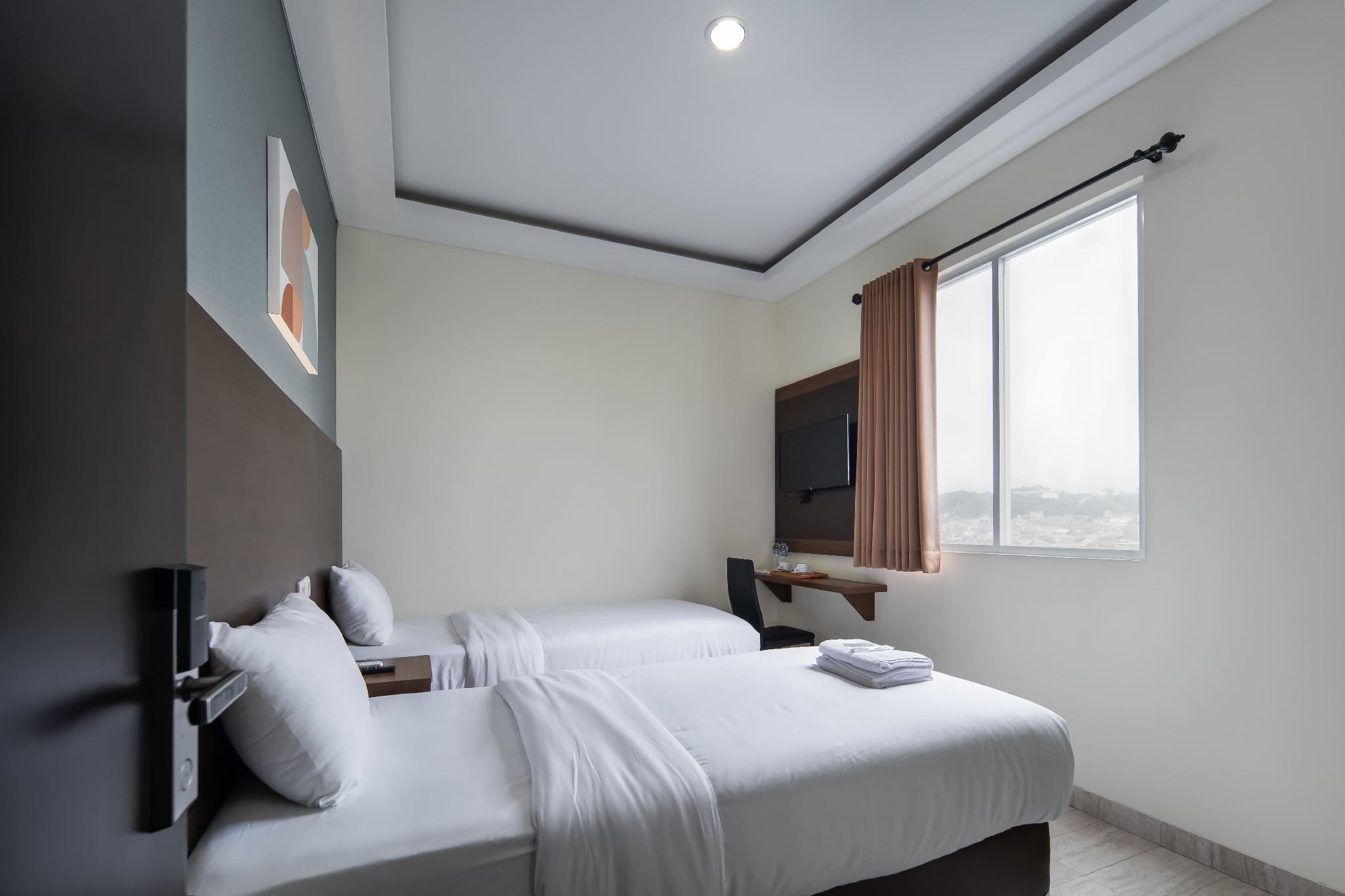 Cove West Inn 18/33