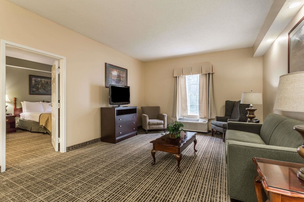 Baymont By Wyndham Lakeland 15/21