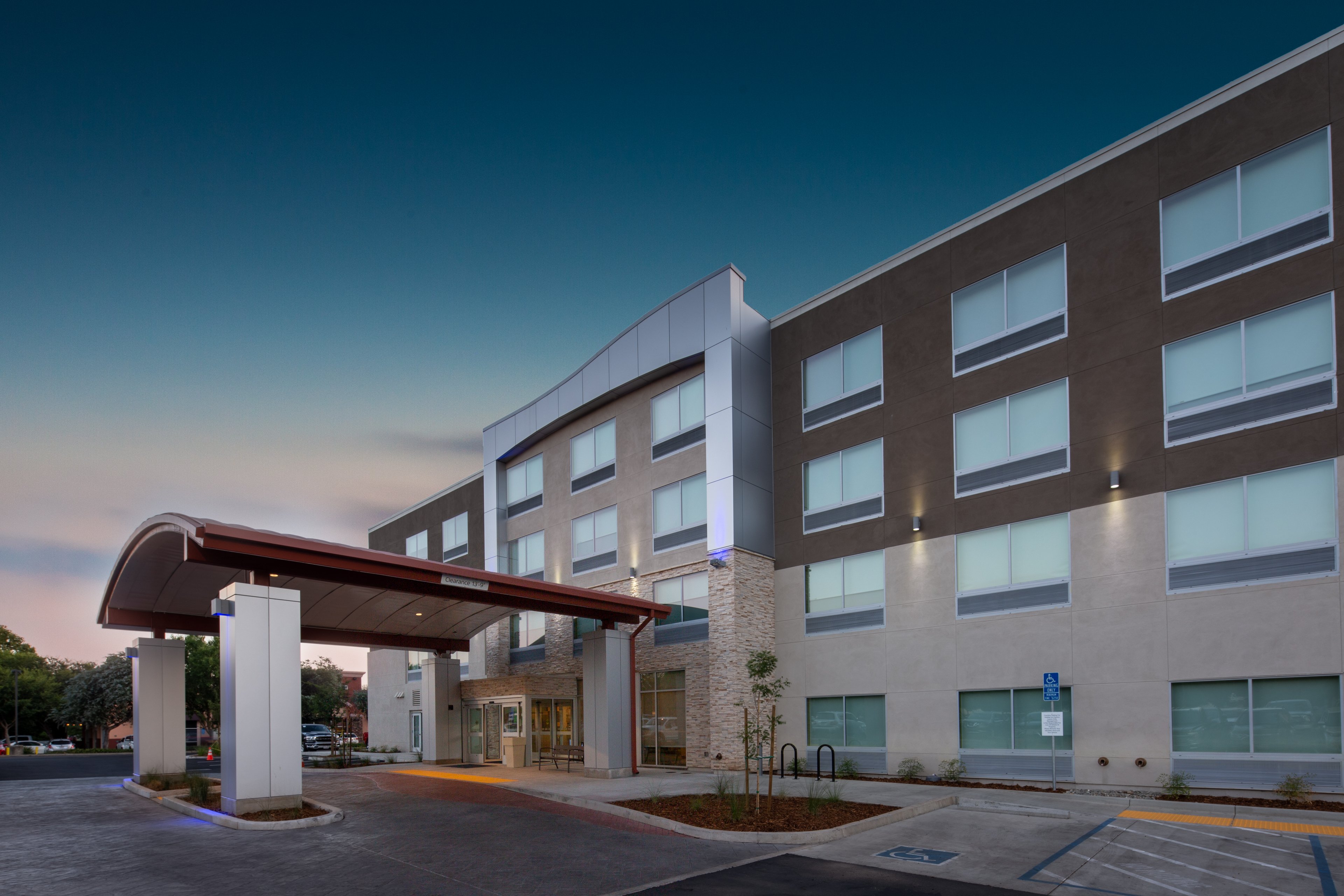 Holiday Inn Express and Suites Chico an IHG Hotel 63/66