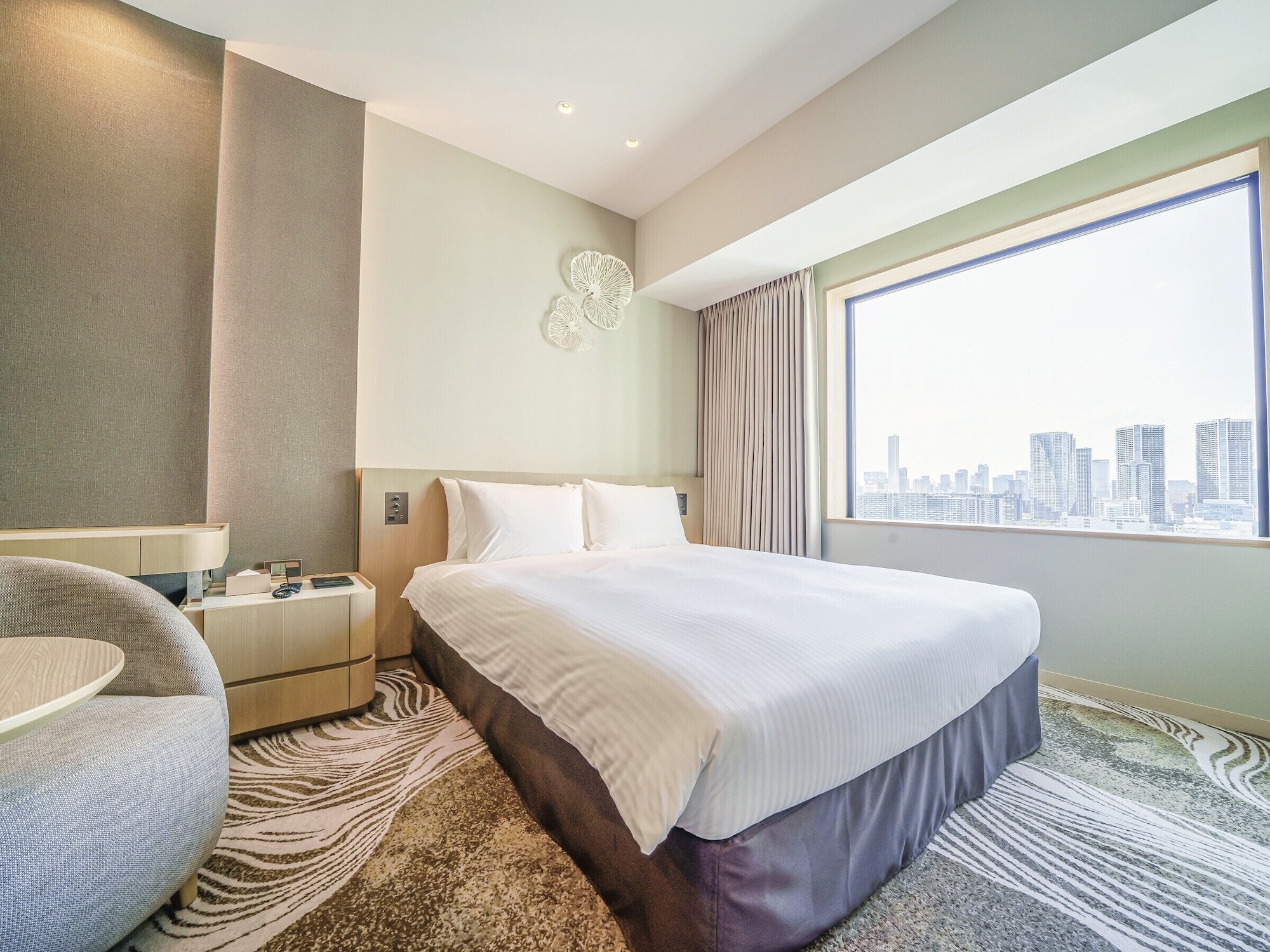 SUPERIOR, QUEEN BED