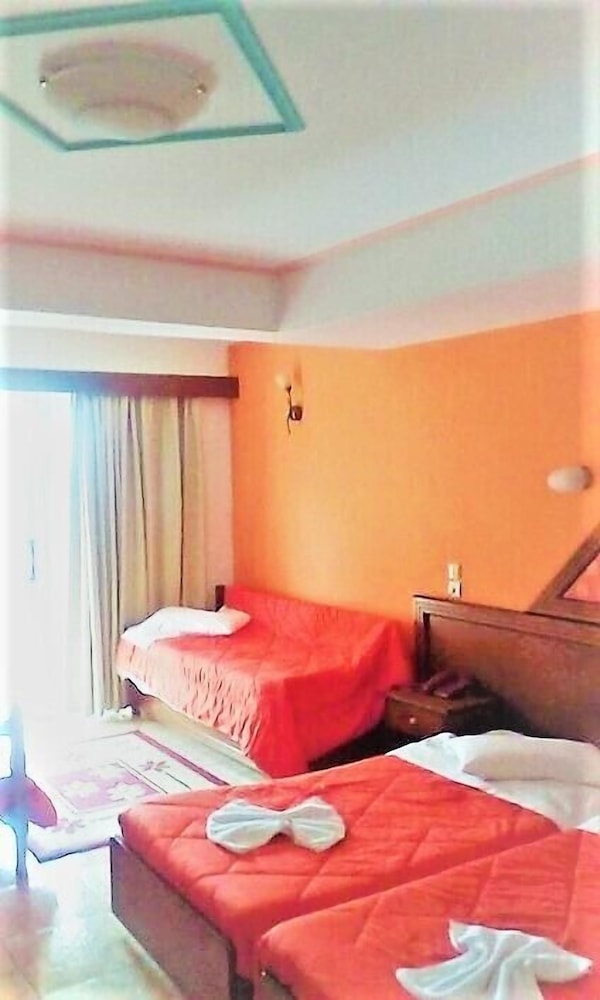 Aiolos Hotel 9/42