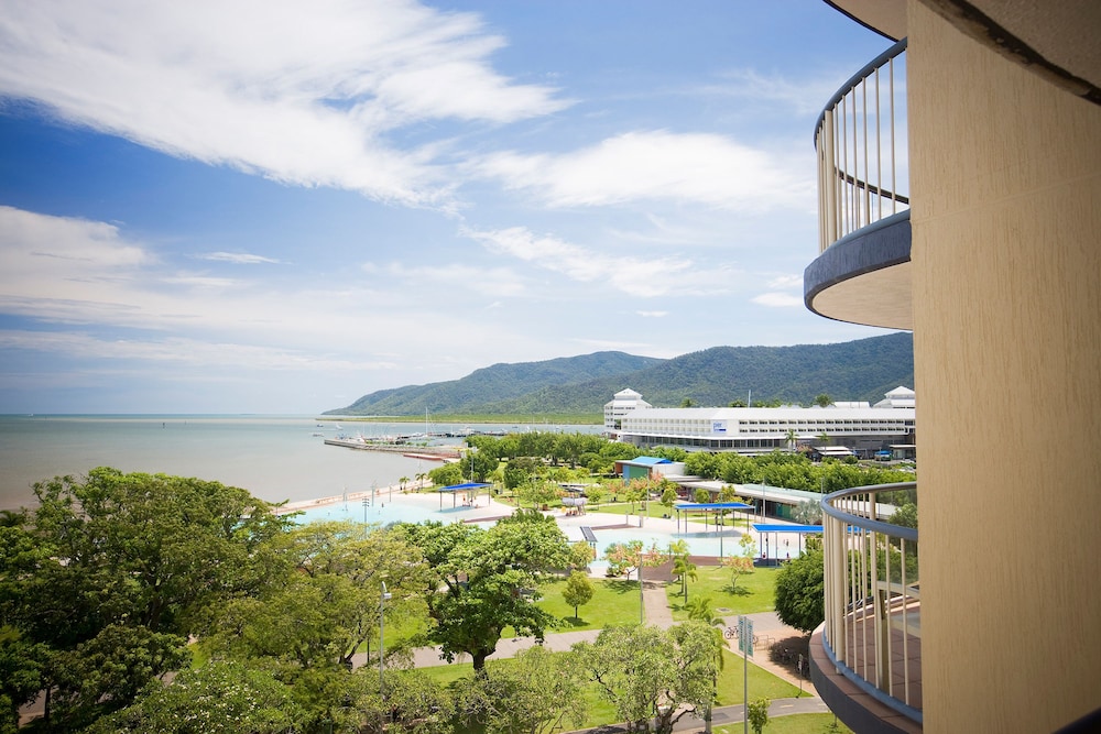 BreakFree Royal Harbour Cairns 37/43