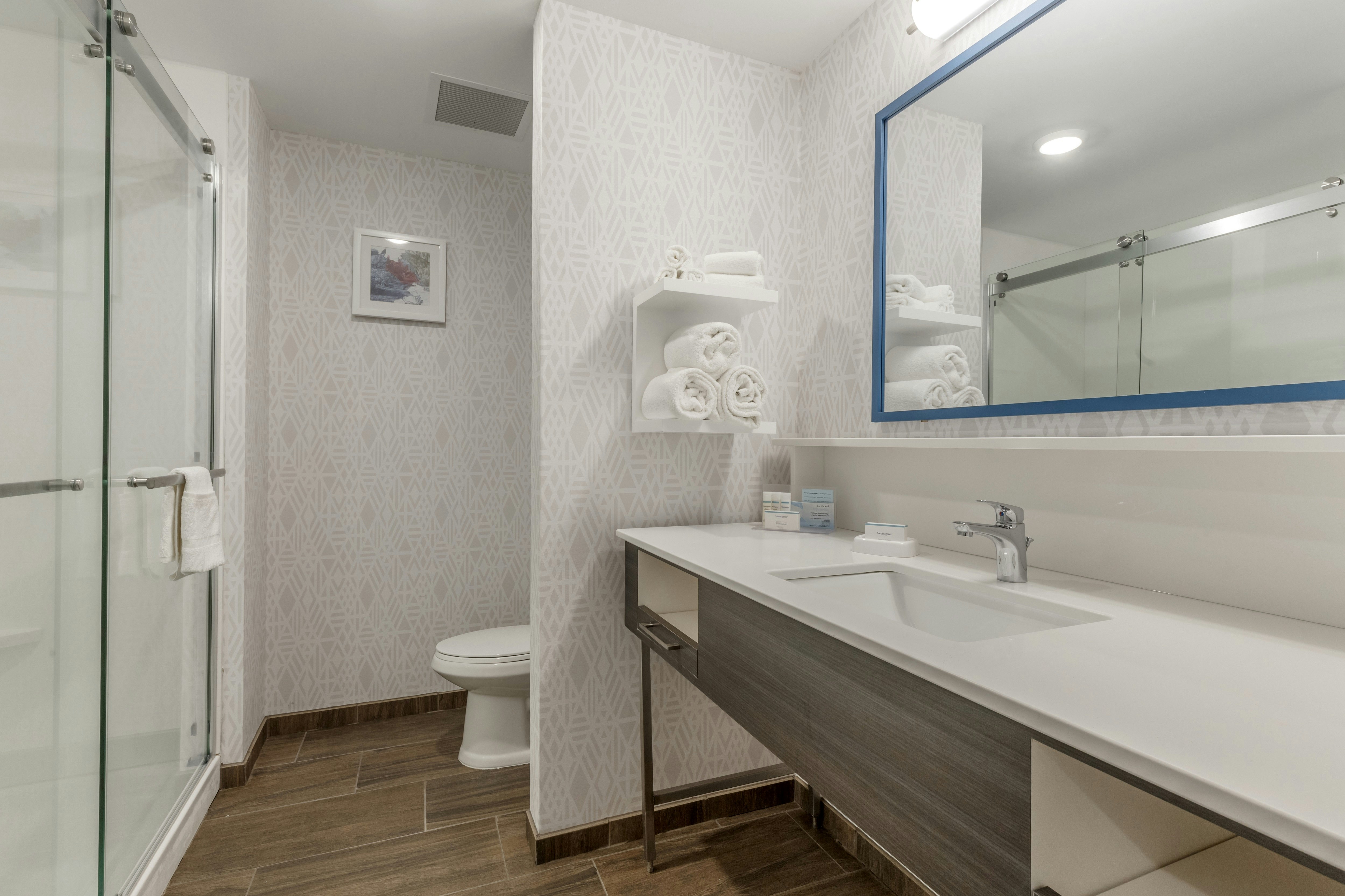 غرفة بسرير كينج مع أريكة، Hampton Inn Camden Sc 4/4