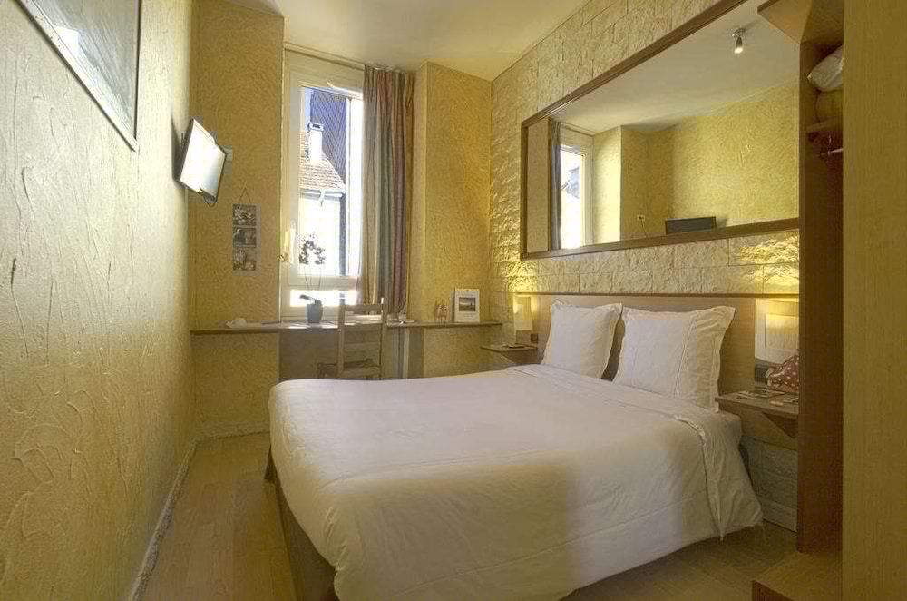 Brit Hotel Bosquet 17/27