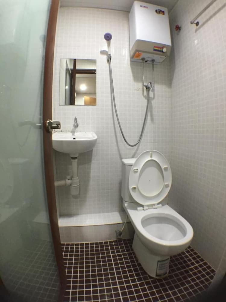 New Yan Yan Guest House 27/32