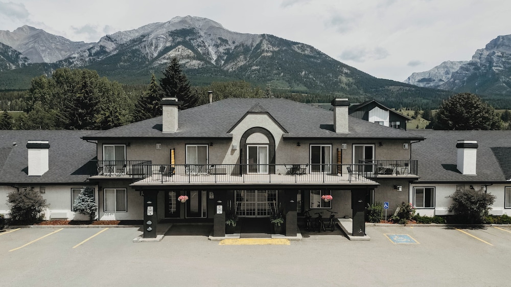 Northwinds Hotel Canmore 3/47