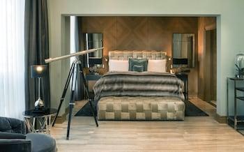 SUITE, PARK VIEW, CLUB LOUNGE ACCESS