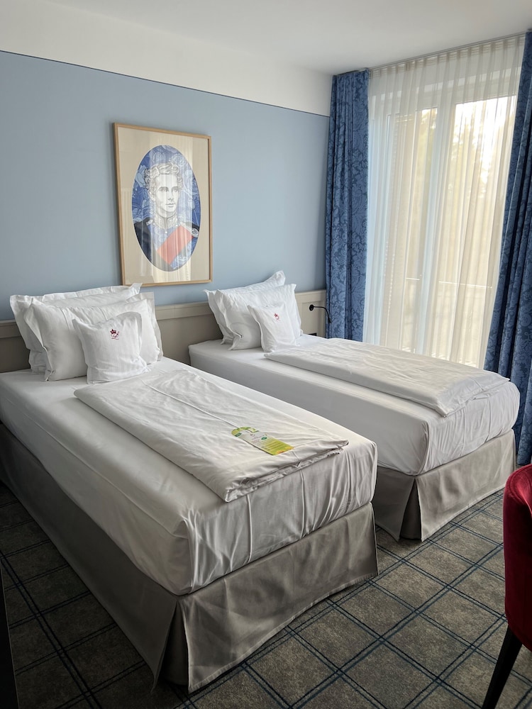DELUXE, DOUBLE BED