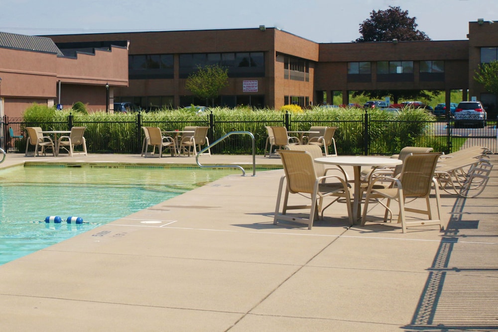 Best Western Galleria Inn & Suites 4/30