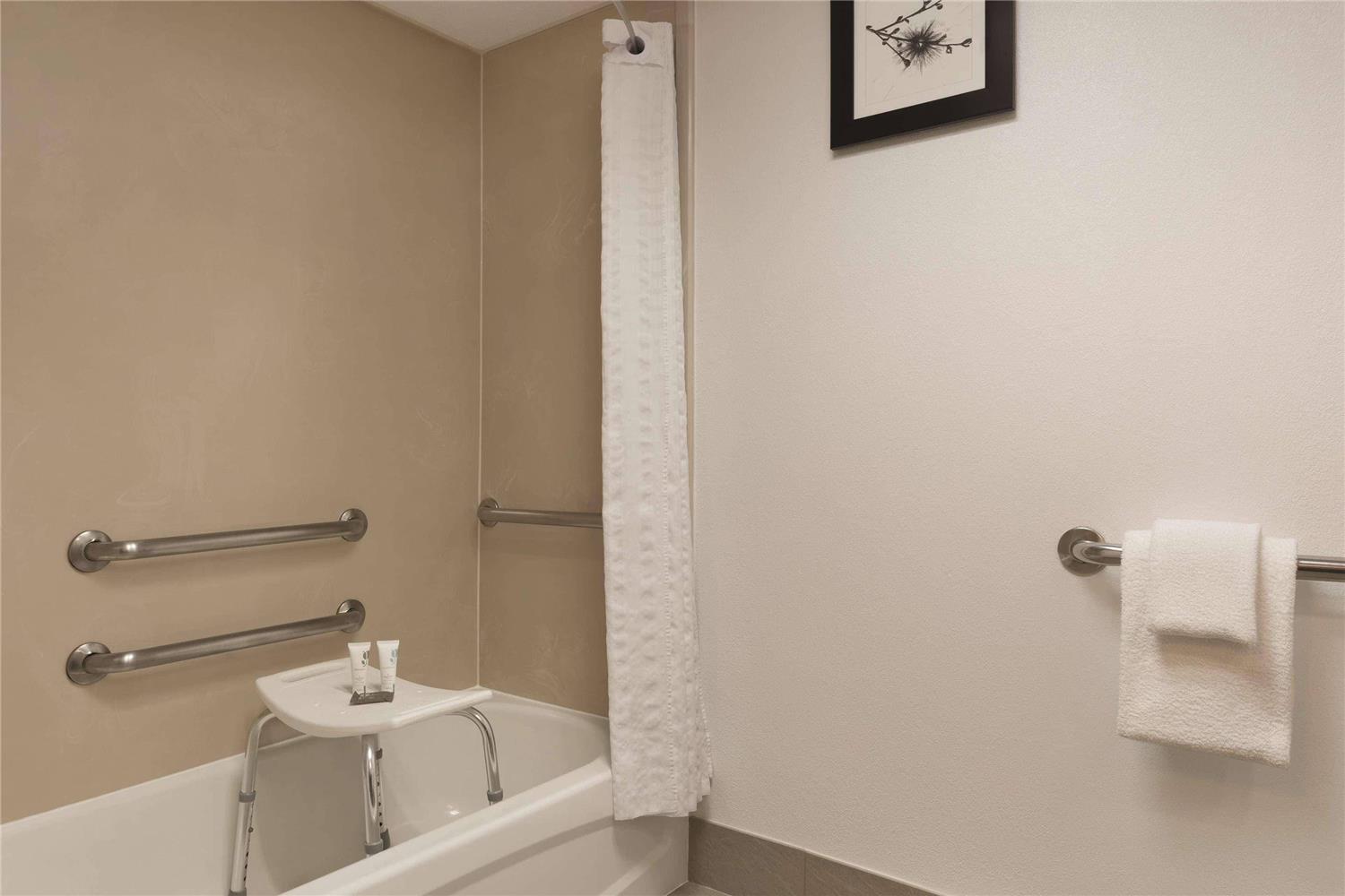 Country Inn & Suites By Radisson Raleigh-Durham Airport NC 14/15