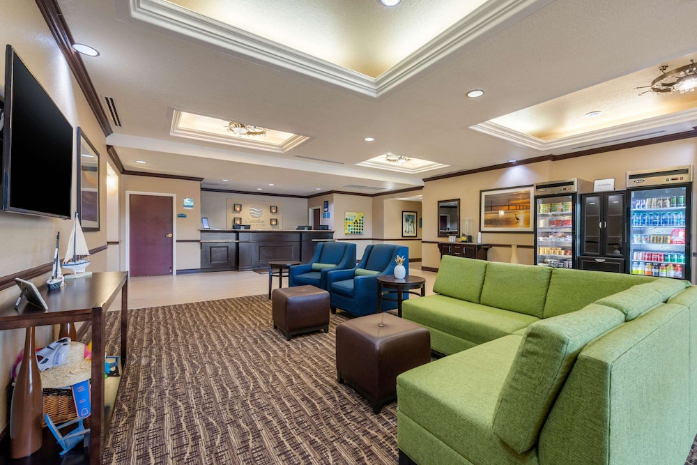 Comfort Inn & Suites Northeast - Gateway 24/32