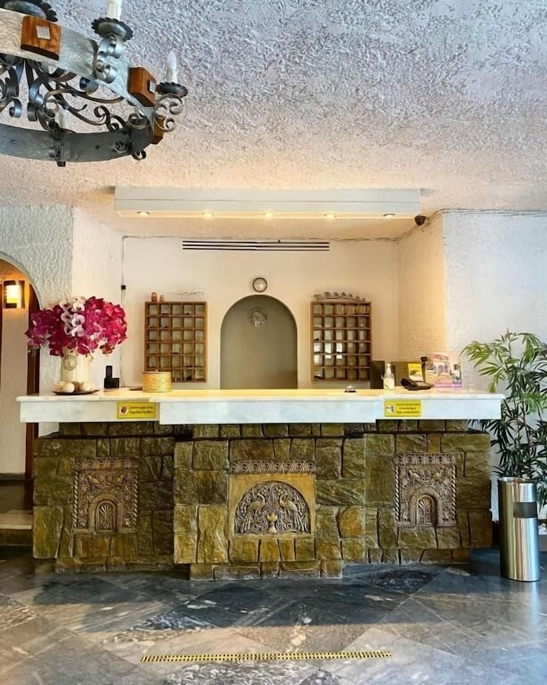 Karteros Hotel 2/49