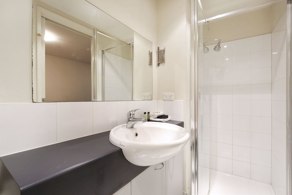 PLUM SERVICED APARTMENTS CARLTON 35/40