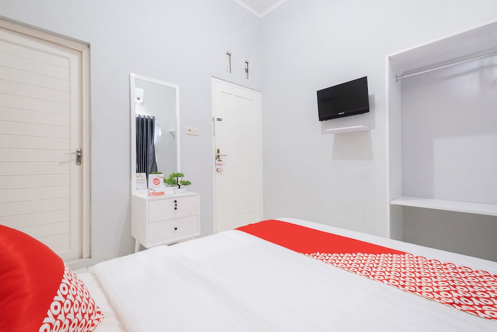 OYO 2727 Nareswari Guest House 11/27