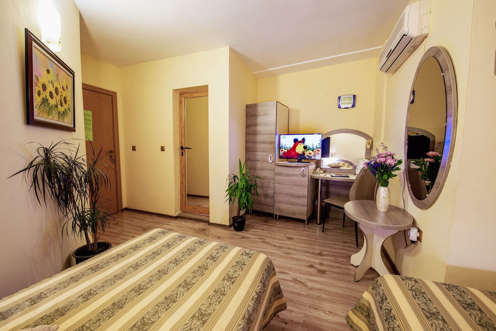 Hotel Color Varna Center 42/54