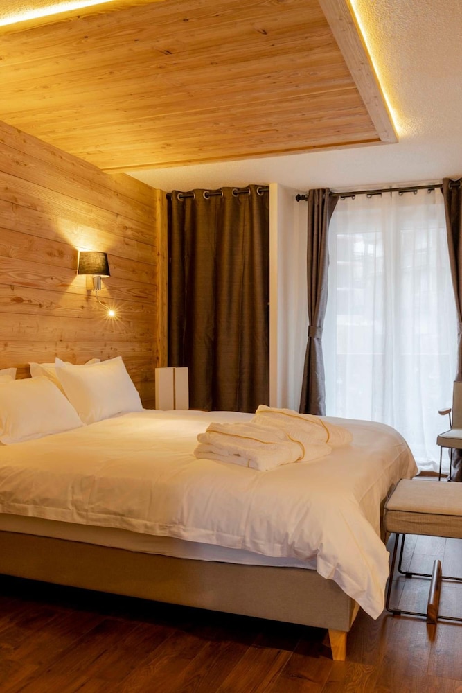 Snow Chill Hotel 7/48